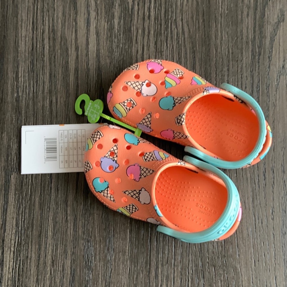 ⛔️SOLD⛔️      NEW Crocs Ice cream pool party shoes size c 7